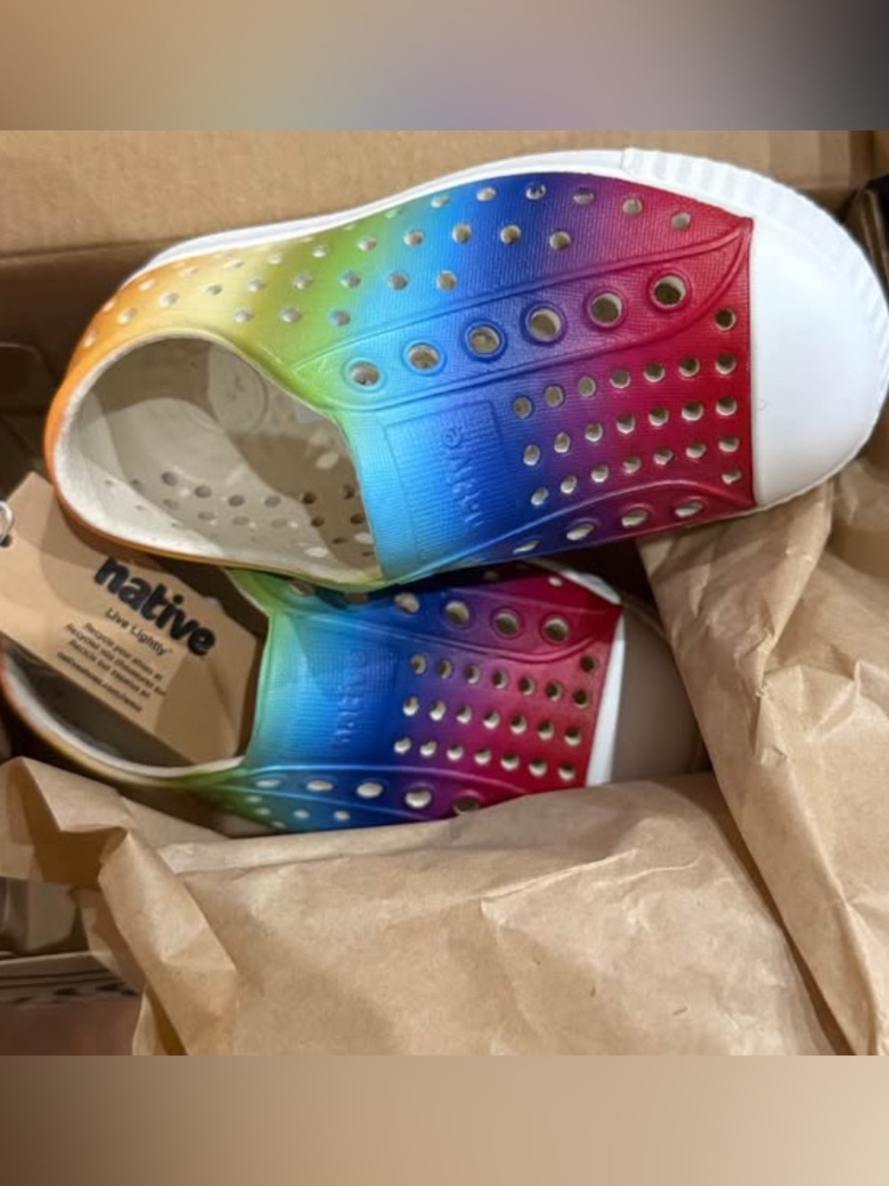 NIB/NWT native jefferson rainbow shoes size 6 toddler